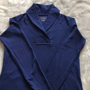 LL Bean v-neck long sleeve pullover; women’s XS